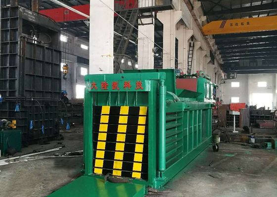 Y82-315 Macchina idraulica per imballaggio di carta con forza di 315 tonnellate 2200*1100*3000 mm Dimensione della camera e potenza di 60 kW per un'efficiente imballaggio dei rifiuti di carta